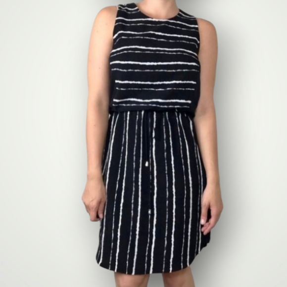 Vince Camuto Dresses & Skirts - Vince‎ Camuto Dress Womens 6 Linear Stripes Abstract Sleeveless Round Neckline